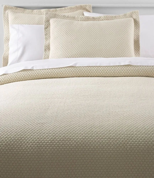 Organic Honeycomb Matelassé Bedspread